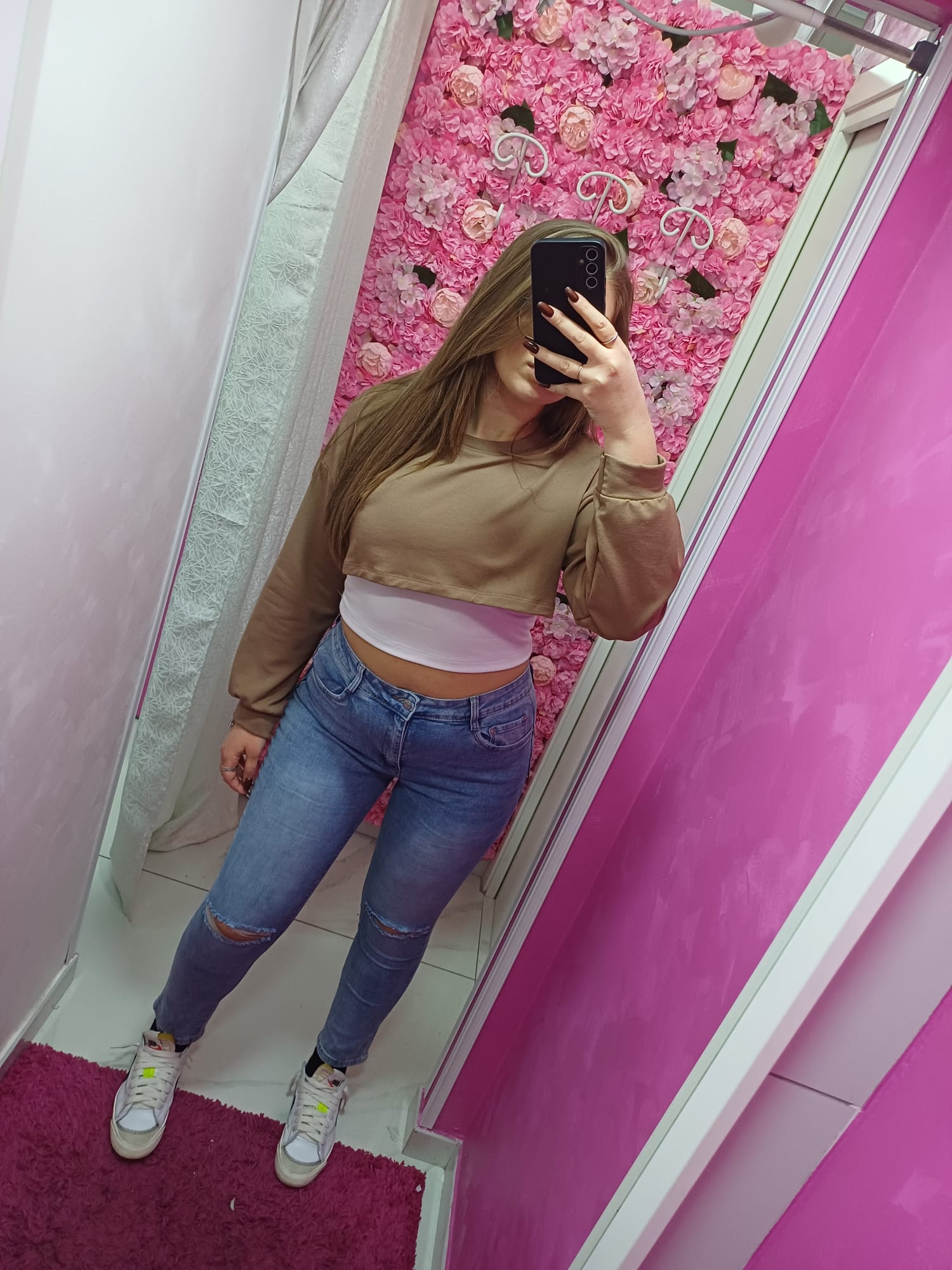 Jeans skinny con strappo