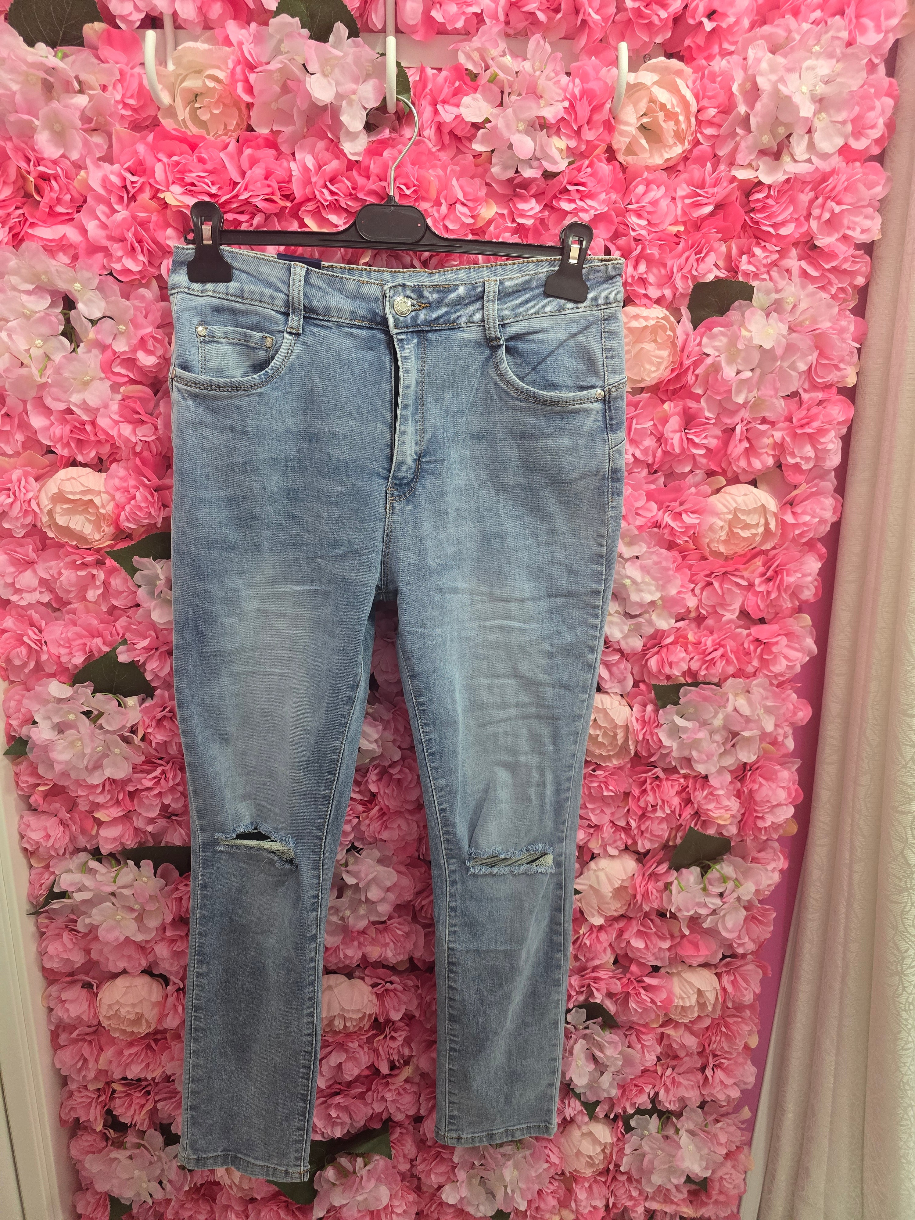 Jeans skinny con strappo